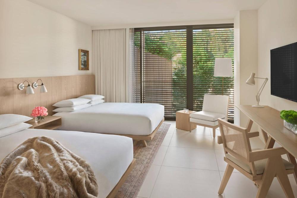 Deluxe, Guest room, 2 Queen, City view interior